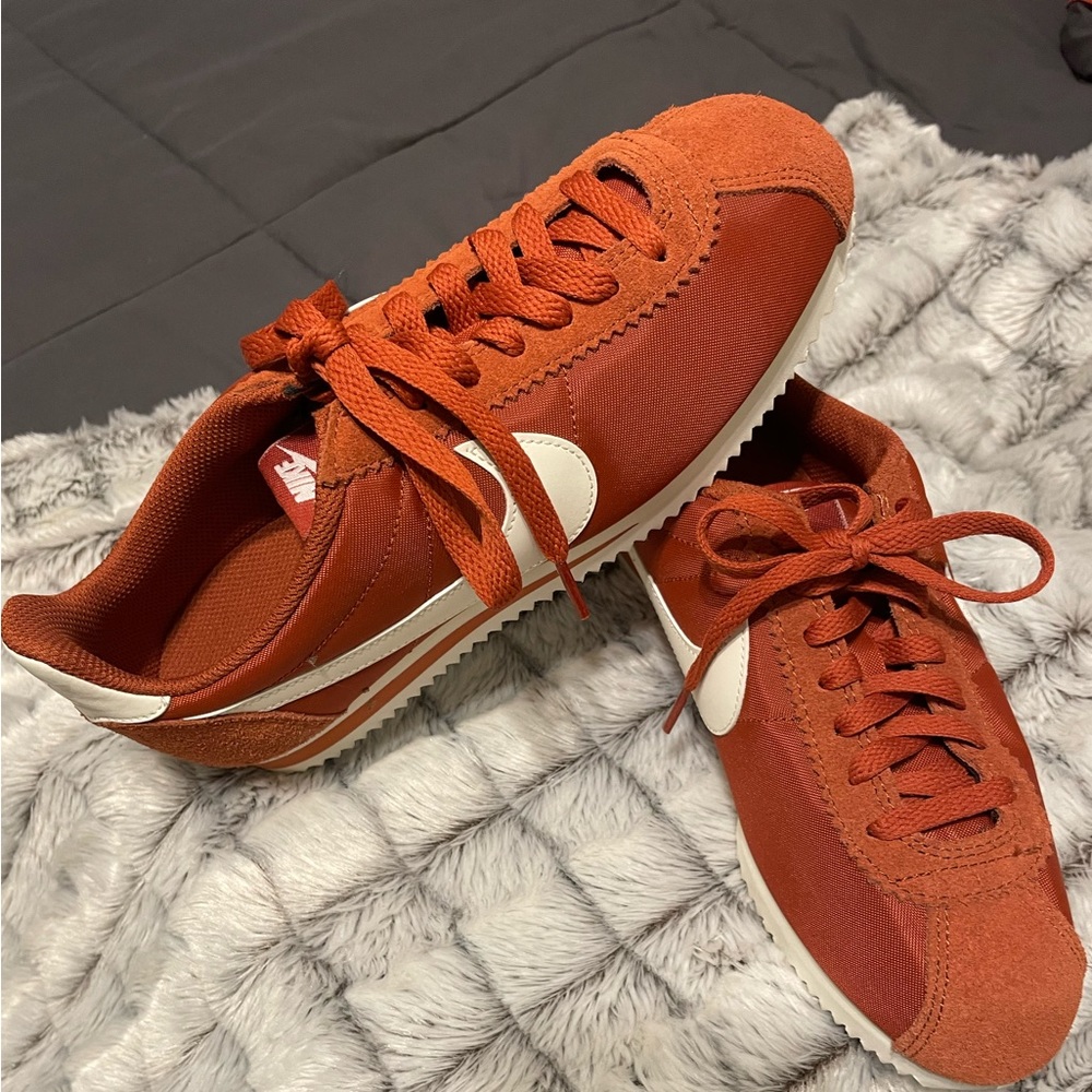 Burnt Orang Nike Sneakers